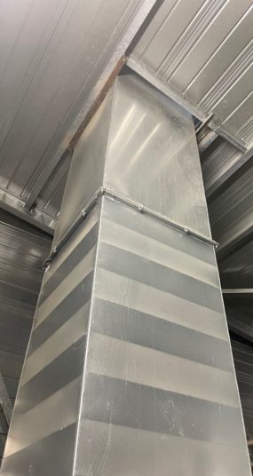 Capotage acoustique d'un ventilateur de silo